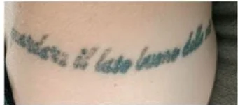Frase tatuada en el costado con la tinta aclarada tras 3 sesiones de láser